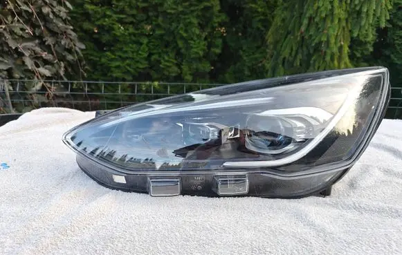 Ford Focus Headlight/headlamp JX7B13E017AJ 17RMI9283
