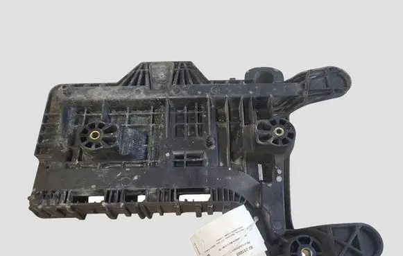 Skoda Octavia Mk2 (1Z) Battery tray 1K0915333