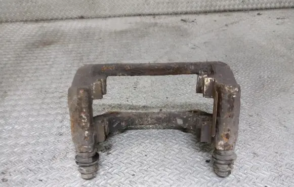 Nissan Note (E11) Front Brake Caliper Pad/Carrier 