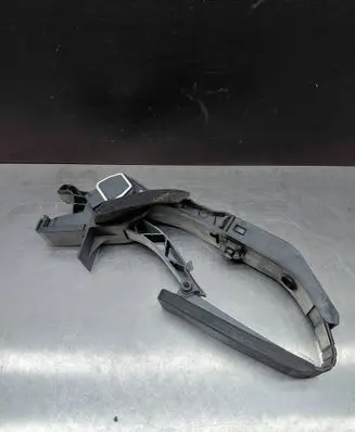Accelerator throttle pedal