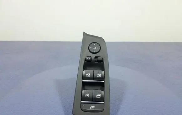 BMW M5 Electric window control switch 6832729
