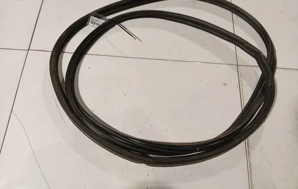 Nissan Micra Trunk rubber seal (body) 