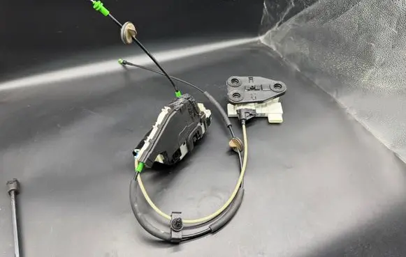 Tesla Model X Front door lock 412512750027P7 4062127501 111206490