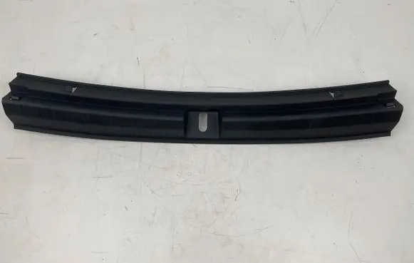 Trunk/boot sill cover protection