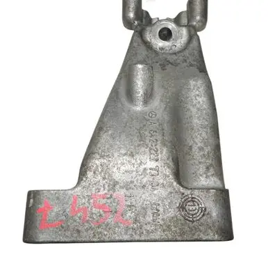 Engine mounting bracket