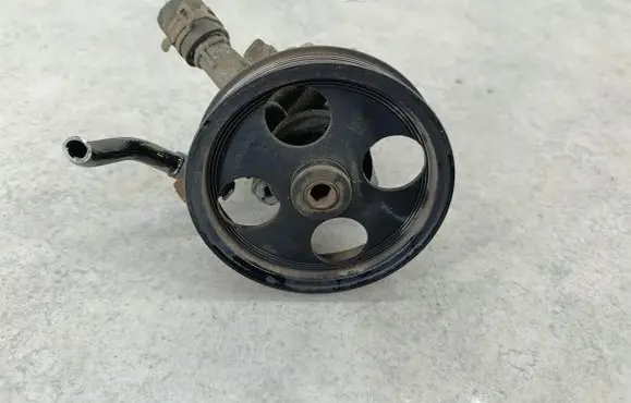 Opel Insignia A Power steering pump 13309339