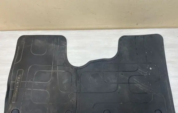 Renault Trafic III (X82) Front floor mat 8201409823