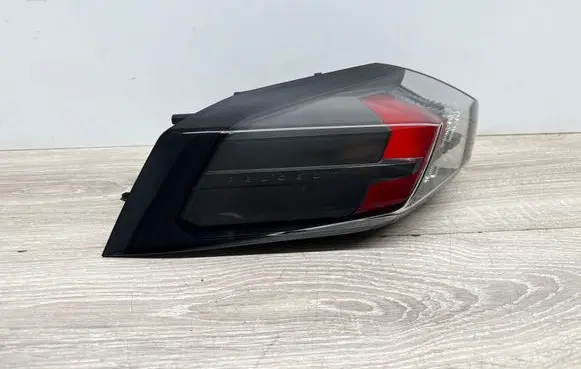 Peugeot 2008 II Rear/tail lights FR2695010201