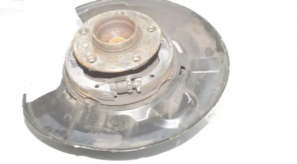 Rear wheel hub