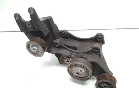 Suzuki Grand Vitara II Generator/alternator bracket 