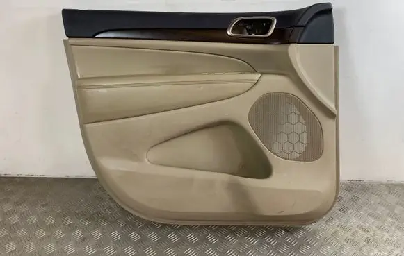 Jeep Grand Cherokee Front door card panel trim 62662D 5535920 5LL671XLAC