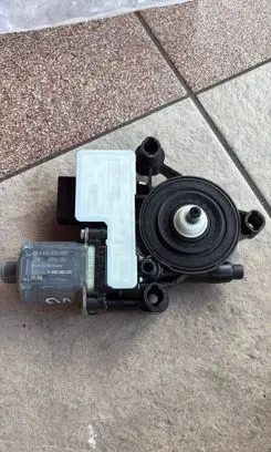 Volkswagen Tiguan Rear door window regulator motor 5Q0959811E