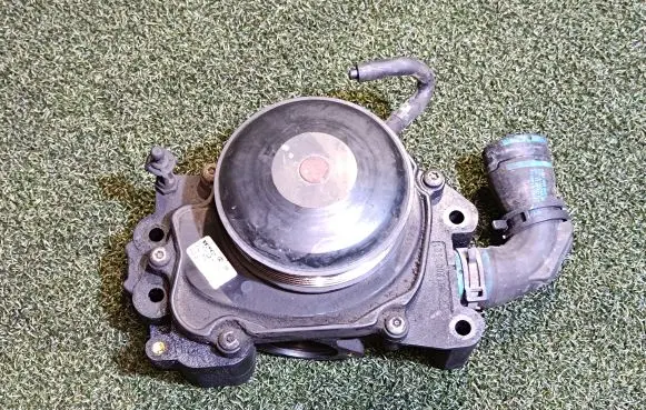 Mercedes-Benz E W212 Water pump A6512006401 A6512000682