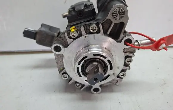 Citroen C5 Fuel injection high pressure pump S27612312 9688153080