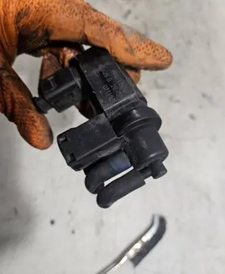 Volkswagen PASSAT B6 Turbo solenoid valve 059906628B