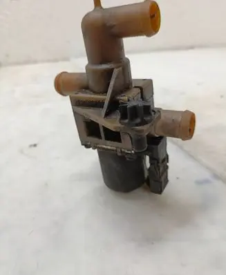 Mercedes-Benz Vito Viano W638 Coolant heater control valve 0018300684