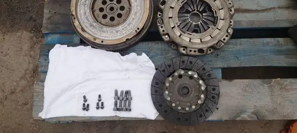 Mercedes-Benz C W204 Clutch set kit A0242508401 L03024078237 A6510304105