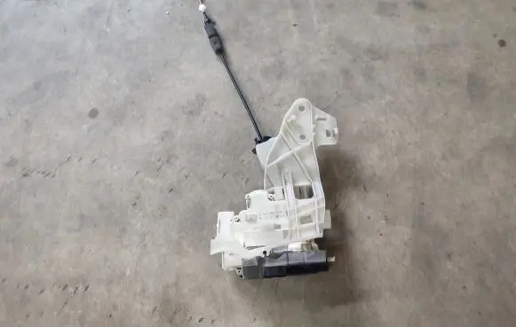 Porsche Cayenne (92A) Front door lock 8J1837016B
