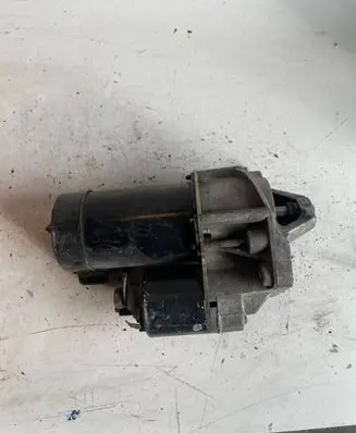 Renault Laguna I Starter motor D6RA133 27570328