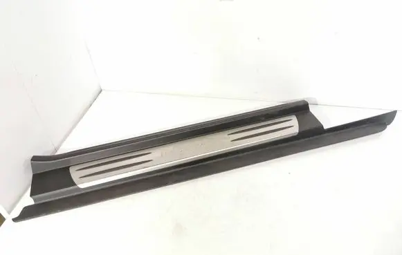 Front sill trim cover