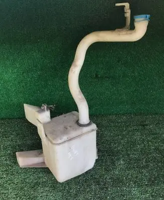Suzuki Swift I Windshield washer fluid reservoir/tank