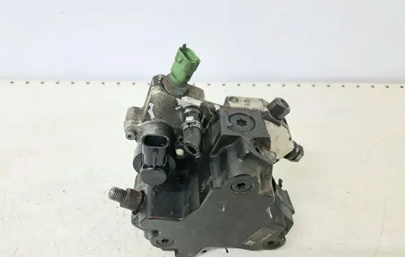 Volvo V70 Fuel injection high pressure pump 0445010111 30756125