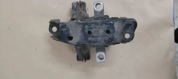Skoda Fabia Mk1 (6Y) Engine mount bracket 6Q0199555