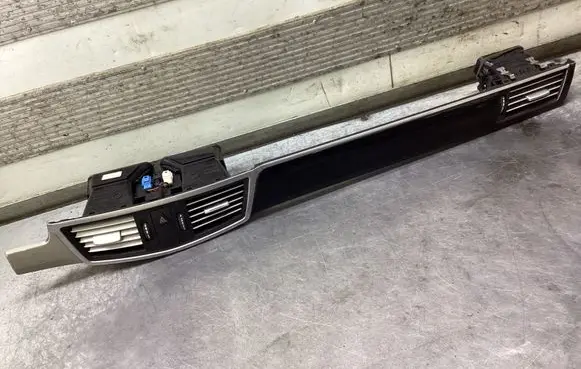 Mercedes-Benz E W212 Dash center air vent grill A2126802071 A212680XX71