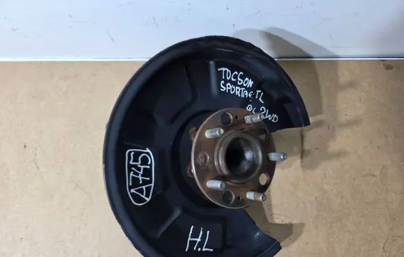 Hyundai Tucson TL Rear wheel hub spindle/knuckle A745