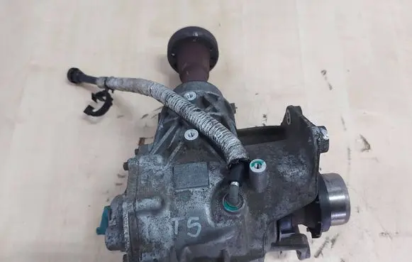 Ford Kuga II Rear gearbox reducer/haldex oil pump CV617L486