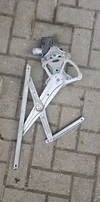 Toyota C-HR I Front door window regulator with motor
