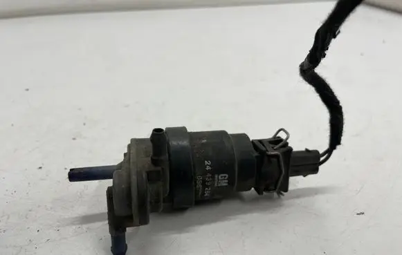 Opel Zafira B Windscreen/windshield washer pump 24439254