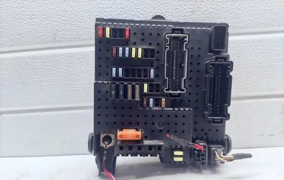 Volvo V70 Fuse module 28017881 30728512