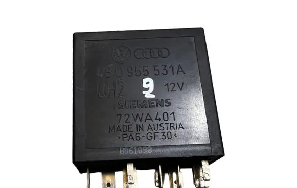 Skoda Octavia Mk1 (1U) Window wiper relay 4B0955531A 72WA401 B061098
