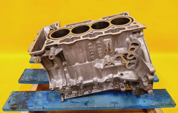 Peugeot 207 Engine block GU35