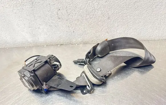 Chevrolet Captiva Front seatbelt 0435137 003366