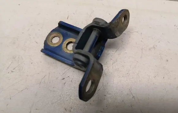 Nissan Note (E11) Front door upper hinge