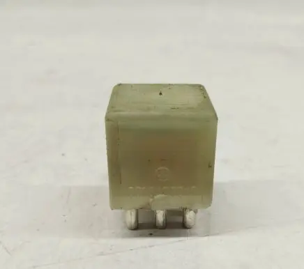 Mercedes-Benz E W124 Other relay 0015427819 A0015427819