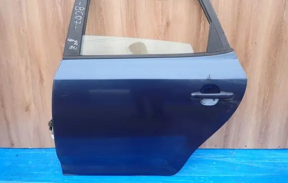 KIA Ceed Front door