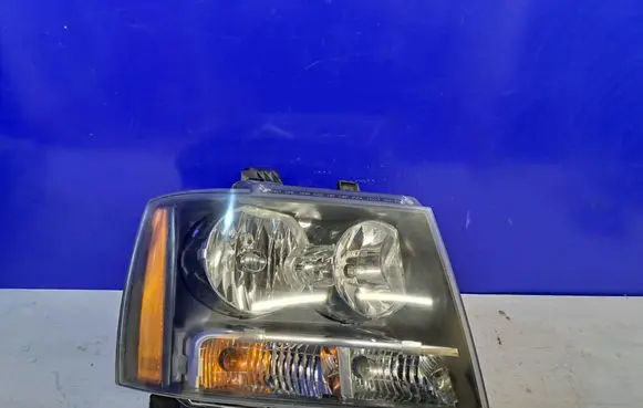 Chevrolet Tahoe Headlight/headlamp 15882878