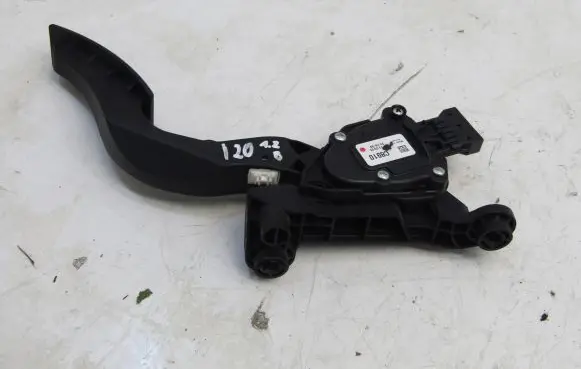 Hyundai i20 (GB IB) Accelerator throttle pedal C8910