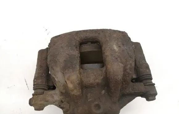 Honda CR-V Front brake caliper
