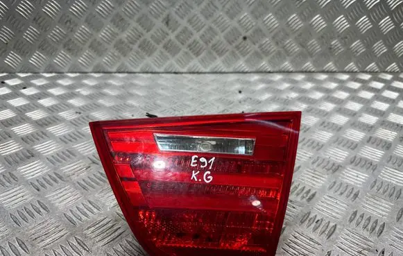 Tailgate rear/tail lights