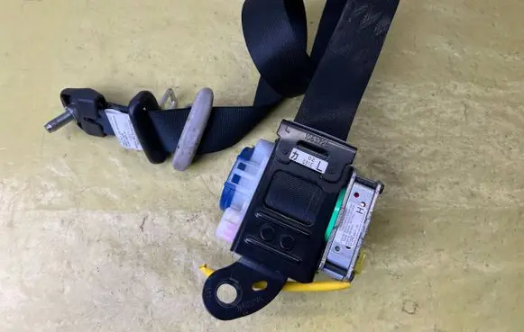 Mazda 6 Front seatbelt G39A57L90A02 1063728