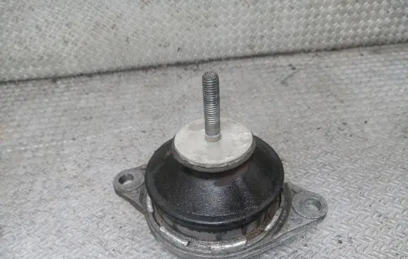 Audi A6 S6 C4 4A Engine mount bracket 330199379