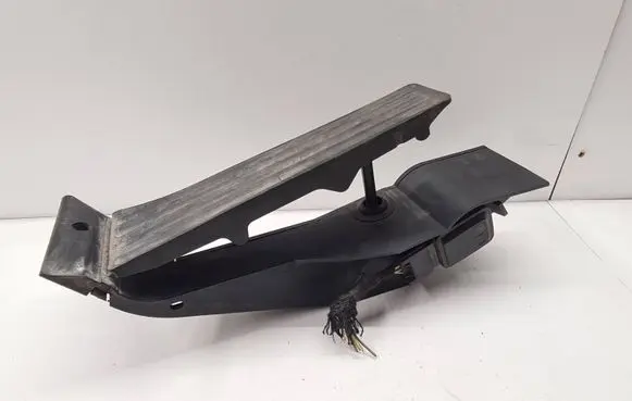 BMW X3 E83 Accelerator throttle pedal 6772645
