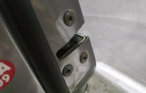 Suzuki Grand Vitara II Front door lock
