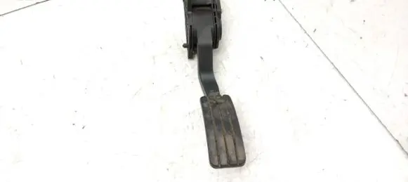Accelerator throttle pedal