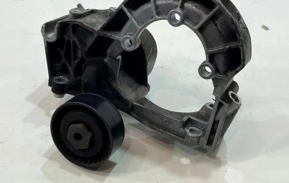 Porsche Cayman 987 Engine mounting bracket 996102160