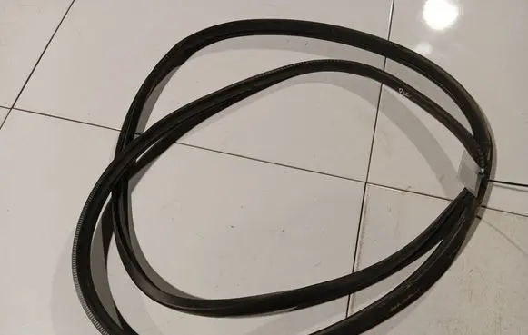 Subaru Legacy Rubber seal front coupe door 